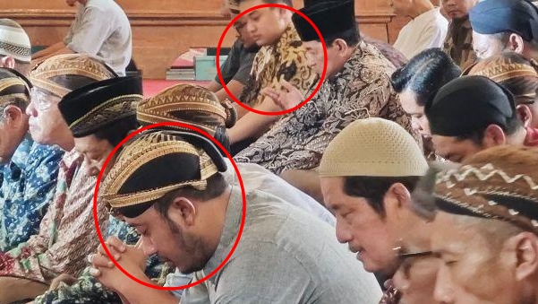 Drama Dua Raja Solo: Salat Jumat Bersama di Masjid Agung, Tapi Kenapa Tak Saling Menyapa?