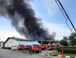 Kebakaran Dahsyat di Pabrik Tekstil Cikarang: Selamatkah Seluruh Karyawan?