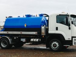 Truk Vakum Terbaik 2024: ISUZU vs Kaiser, Mana yang Paling Efisien untuk Limbah Anda?