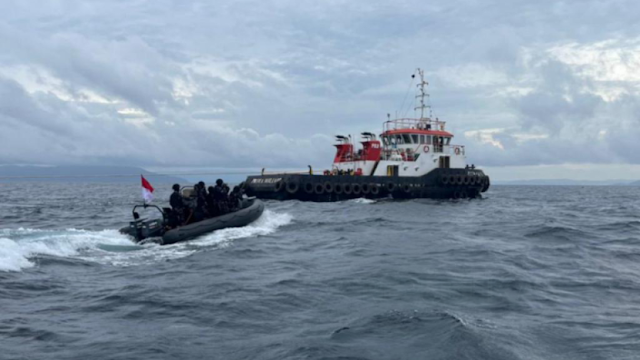 KRI Bung Hatta-370 Gagalkan Penyelundupan Nikel Ilegal: Dermaga Segel KKP Malah Dipakai!