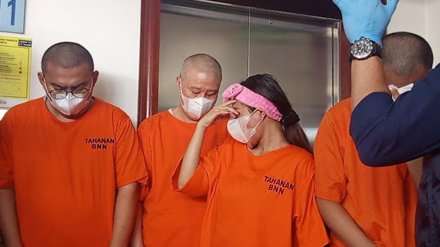 BNN Gerebek Pabrik Narkoba di Ancol: Happy Water Disamarkan dalam Sachet Minuman, Buru 3 WNA China