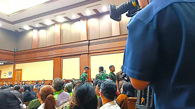 Hakim Tegur Langsung! Ini Alasan TNI Hadir di Sidang Korupsi Nadiem Makarim