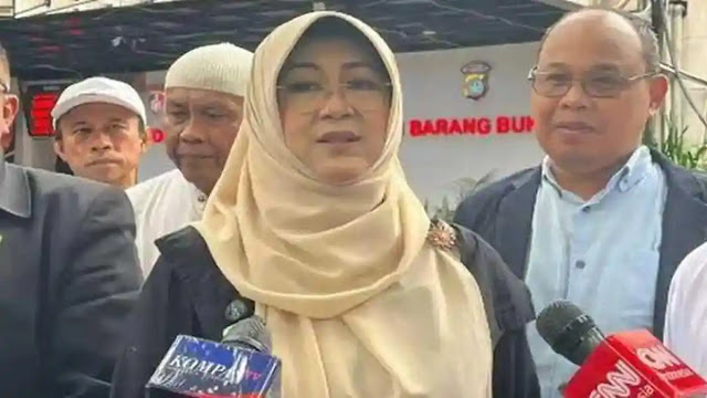 Dokter Tifa Klaim 99,9% Ijazah Jokowi Palsu, Ini 709 Dokumen yang Dituntut untuk Dibuka!