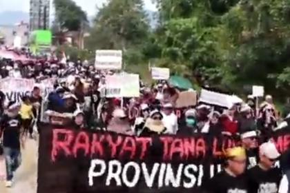 Lumpuh Total! Jalan Trans Sulawesi Diblokade Demo Luwu Raya, Ekonomi 4 Wilayah Terhenti