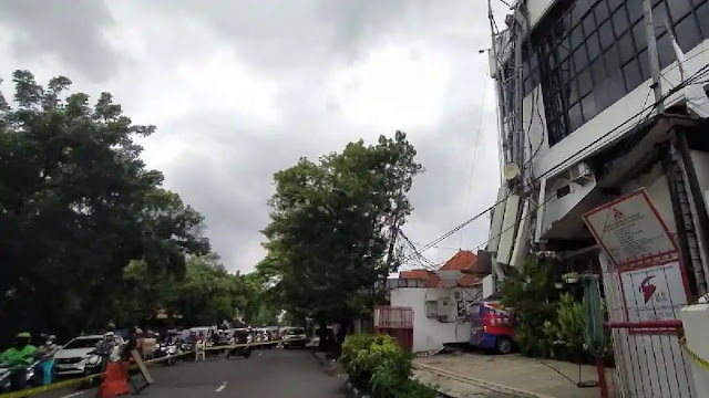 Tower Seluler Ambruk di Atap Sekolah Surabaya: Begini Kronologi dan Dampak Mengerikannya!