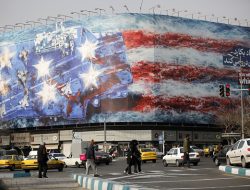 Iran vs AS: Mural Mengerikan di Teheran & Ancaman Perang Total yang Bikin Dunia Cemas