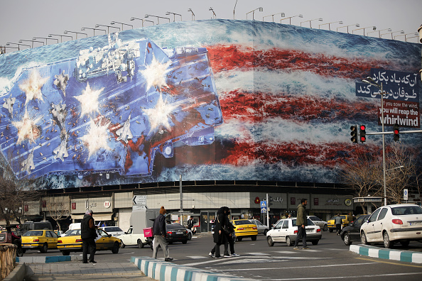 Iran vs AS: Mural Mengerikan di Teheran & Ancaman Perang Total yang Bikin Dunia Cemas