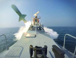 Selat Hormuz Memanas! Iran Gelar Latihan Tembak Langsung, Jawab Ancaman Serangan AS?