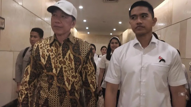 Mati-Matian Jokowi Bantu PSI: Sinyal Kuat Gibran Capres 2034 & Karier Kaesang?
