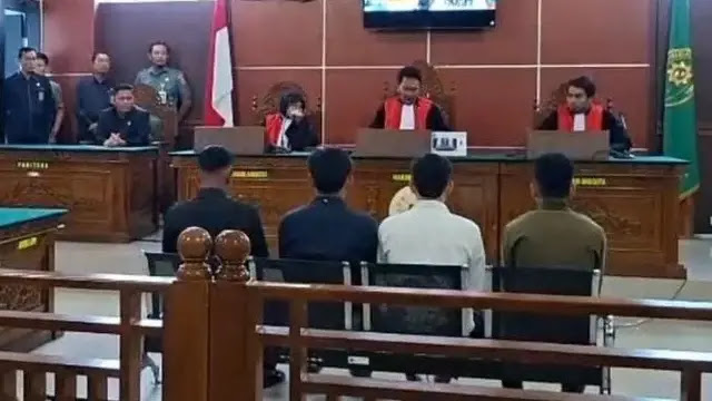 4 Pemuda Aniaya Maling Divonis Ringan: Hanya 3 Bulan Percobaan & Kerja Sosial, Ini Pertimbangan Hakim!
