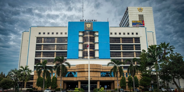 BREAKING: KPK Geledah Kantor Bea Cukai Rawamangun, Ungkap Modus Suap Impor 6 Tersangka!