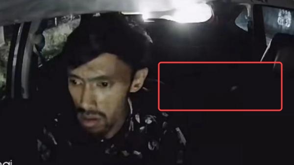 Viral! Aksi Mesum di Taxi Online Cipulir, Polisi Buru Pasangan Misterius Ini