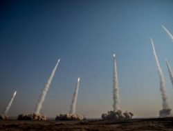 Ledakan Dahsyat Guncang Timur Tengah: Iran Serang Pangkalan AS di Bahrain, Qatar, hingga Kuwait!