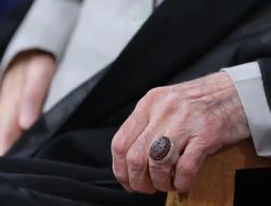 Rahasia di Jari Khamenei: Inilah Ayat Al-Quran yang Selalu Menyertainya dan Makna Tersembunyi