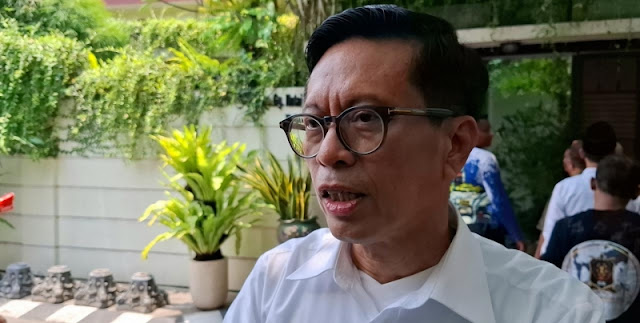 Ironi Hukum: Pengkritik Ijazah Jokowi, Rismon Sianipar, Kini Terdakwa Ijazah Palsu?