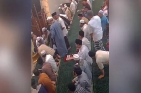 Muadzin Depok Meninggal Saat Sujud Tarawih, Ini Kronologi Lengkap dan Rekaman CCTV yang Viral