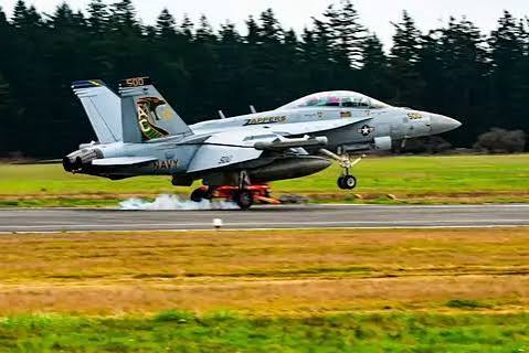 Iran Klaim Tembak Jatuh F-18 AS Senilai Rp1 Triliun: Video Detik-Detik Serangan dan Gelombang Rudal Poros Perlawanan