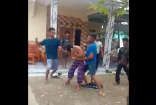 Oknum Ustaz di Karawang Dihajar Massa, Ini Kronologi Lengkap yang Bikin Geram!