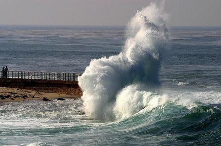 Gempa M7,6 Guncang Bitung: Tsunami Hantam 9 Wilayah, Ini Data Lengkap & Dampak Mengerikannya