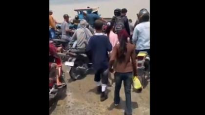 Viral! Remaja Diledek Kampungan, Pakaiannya Ternyata Hadiah Terakhir dari Almarhumah Ibu