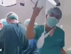 Viral Perawat Joget di Ruang Operasi, Ini Sanksi Mengejutkan yang Diterima!