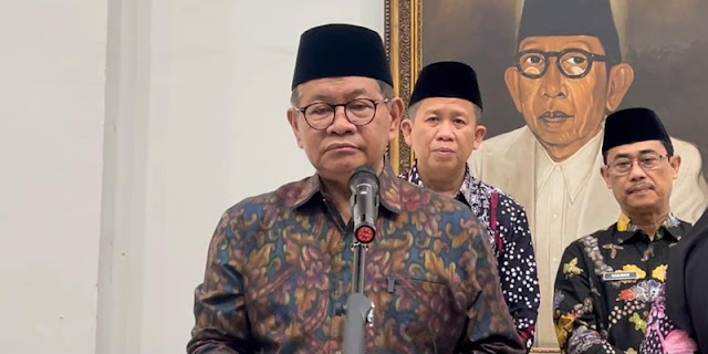 Daun Pisang vs Plastik: Solusi Cerdas Gubernur DKI Saat Harga Plastik Naik 80%