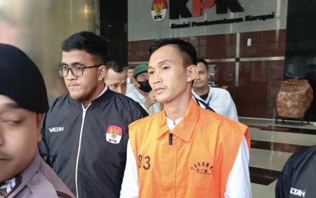 KPK Tahan Ajudan Gubernur Riau, Ungkap Fakta Mengejutkan: Nama Saya Dicatut!