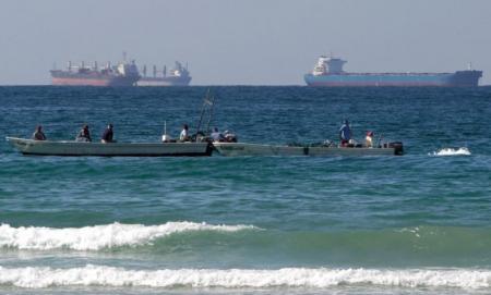 Selat Hormuz Tetap Ramai: Blokade AS Gagal Hentikan 2.000 Kapal?