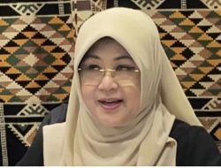 Dokter Tifa Akan Terbang ke Jepang: Benarkah Gelar Akademik Rismon Sianipar Palsu?