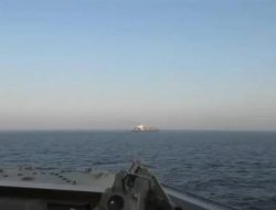 Selat Hormuz Meledak! AS Tembak & Sita Kapal Iran, Ancaman Perang Makin Nyata?