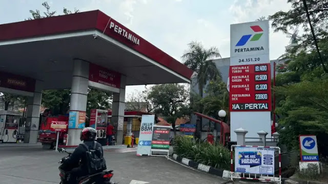 3 Kebijakan Kontroversial yang Bikin Dompet Kelas Menengah Menjerit: BBM Naik, Mobil Listrik Kena Pajak, hingga Tol Kena PPN!