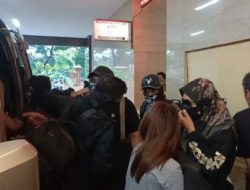 Istri & Anak Bandar Narkoba Ko Erwin Diborgol Masuk Bareskrim, Ini yang Disita Polisi