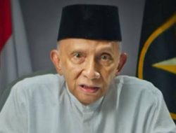 Seskab Teddy Bungkam saat Dihujat Amien Rais? Ternyata Ini Alasannya yang Mengejutkan!